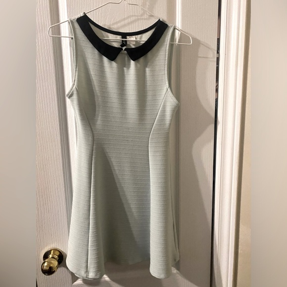 Mint green mini dress with black collar - Picture 1 of 3